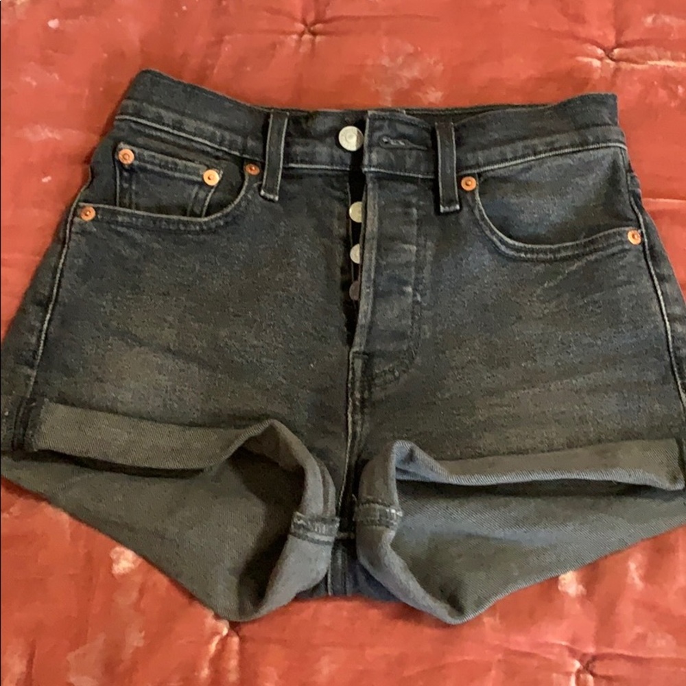Levi gray shorts